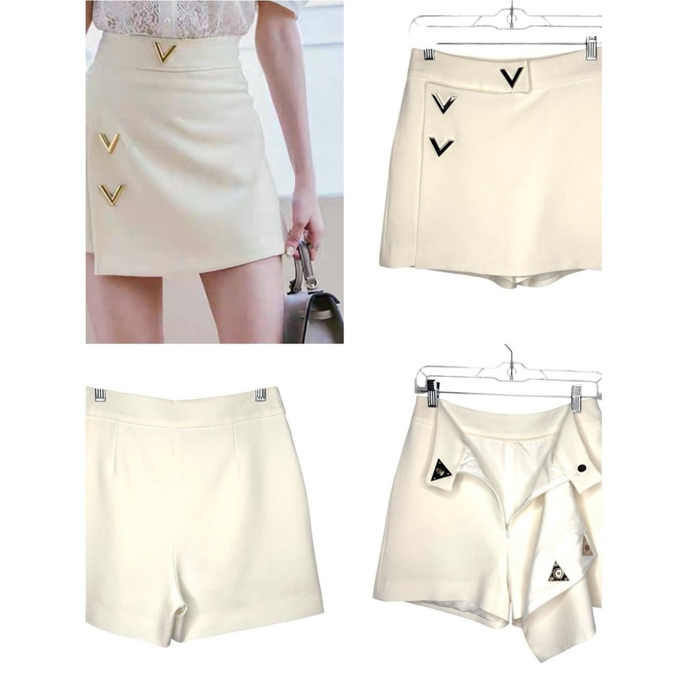 Skort Womens Size 4 Cream Excellent Gold V Hardware Wrap Mini